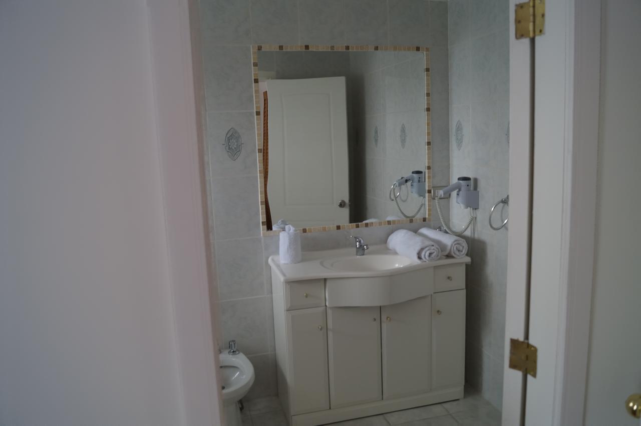 פורטו נטאלס Hostal Doble E Patagonia מראה חיצוני תמונה